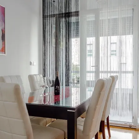 Ivan Apartman *